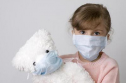 Использование одноразовой маски снижает вероятность заражения гриппом, коронавирусной инфекцией и другими ОРВИ