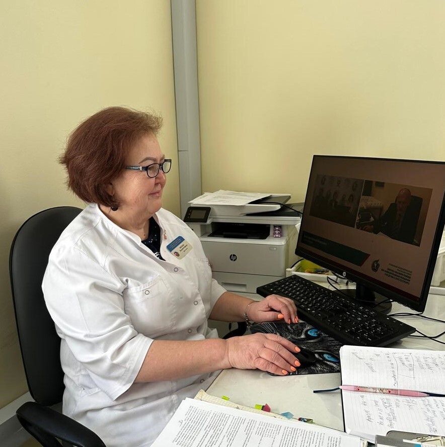 Участие в семинаре «Вопросы оказания помощи ВИЧ-инфицированным женщинам и их детям в Санкт-Петербурге»